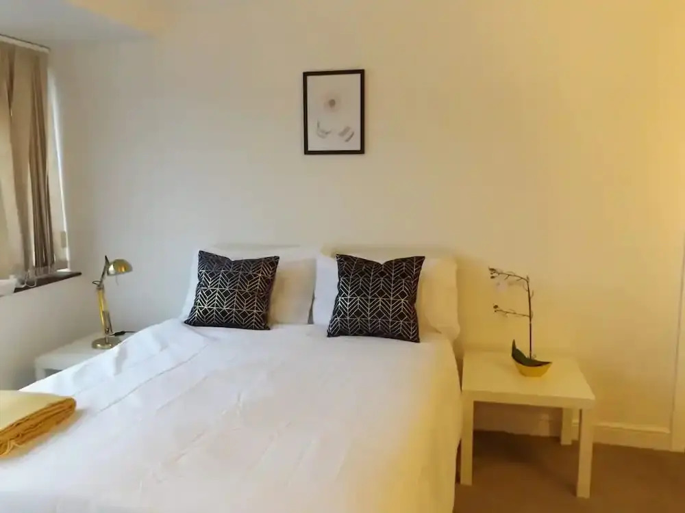 Room in Guest Room - Comfortable Single Room in Coventry