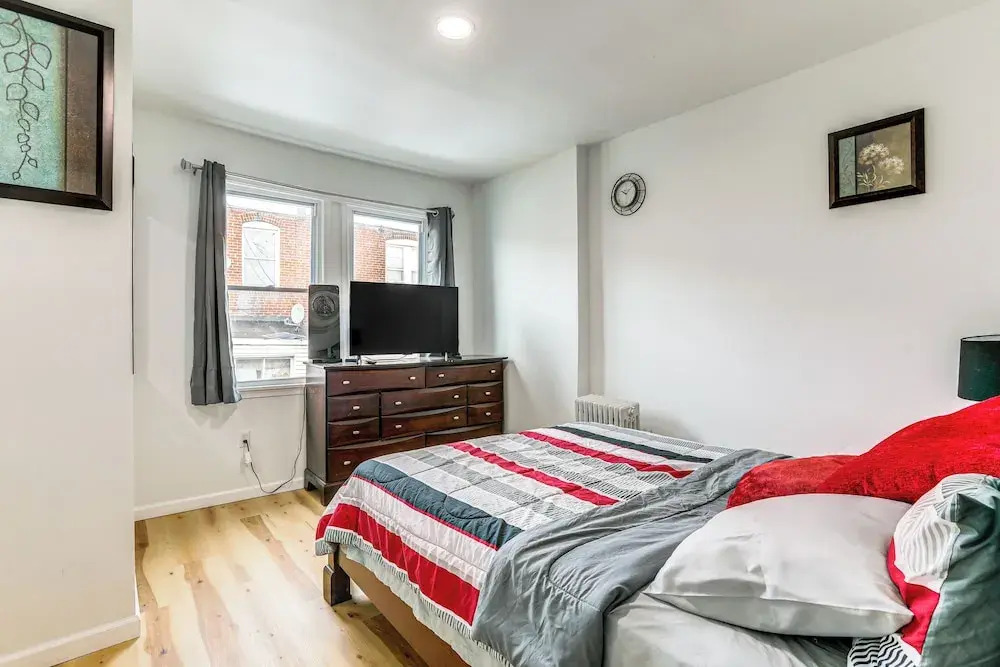6 Mi to Eagles Games: Stylish Philly Townhome!
