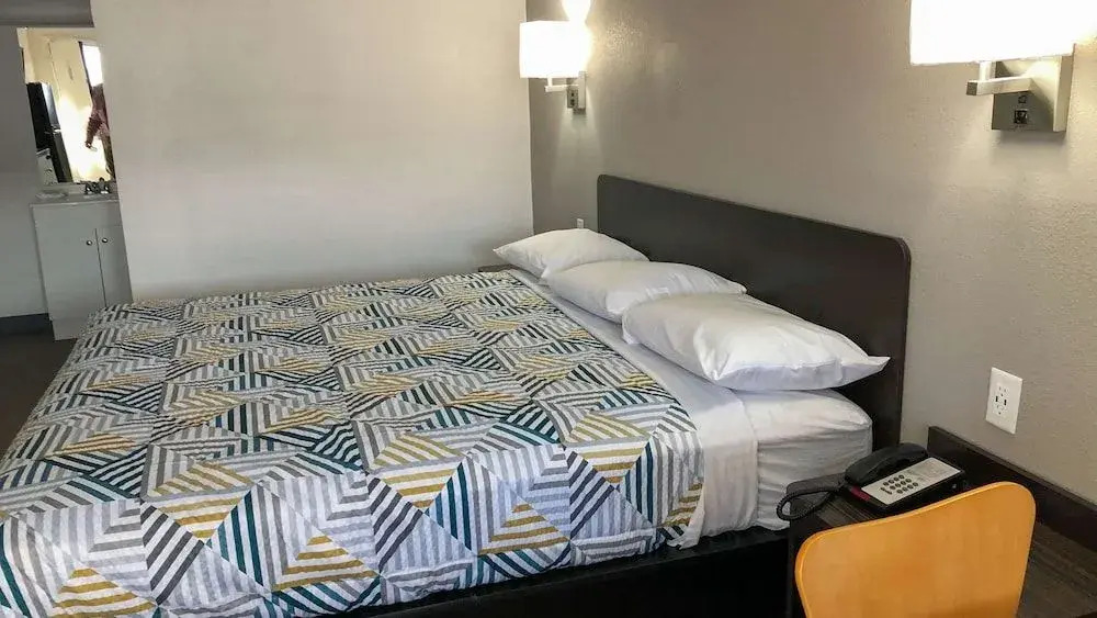 Motel 6 Columbus, OH - Quarter Horse