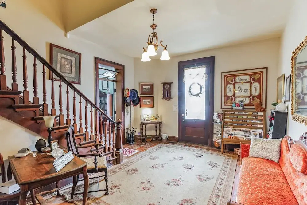 Dickinson Room by Main Street Bed & Breakfast