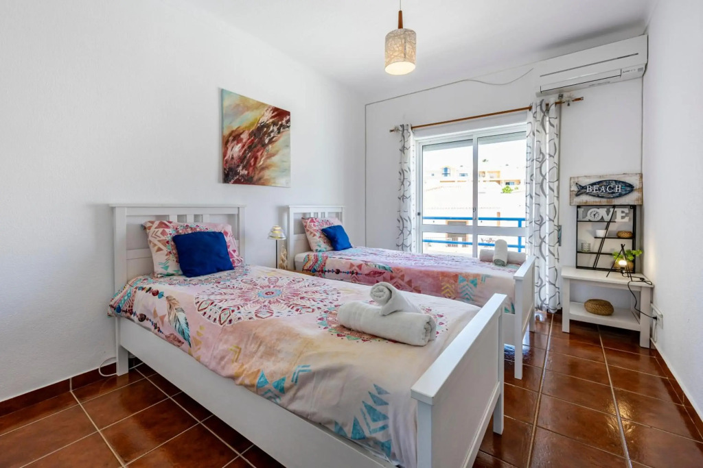 CoolHouses Algarve Luz, 2 Bed top floor flat, amazing sea view, central. Delicia do Sol