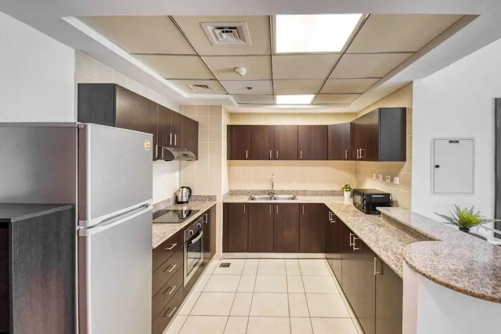 Spacious and Bright Apt in the Heart of Marina!
