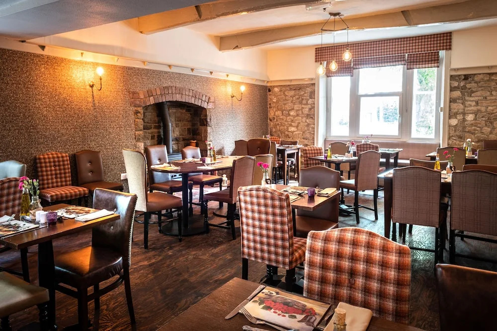 Maypole Inn