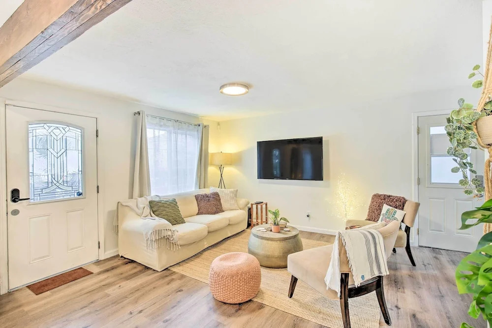 Super Walkable! Historic Home in Dtwn Long Beach
