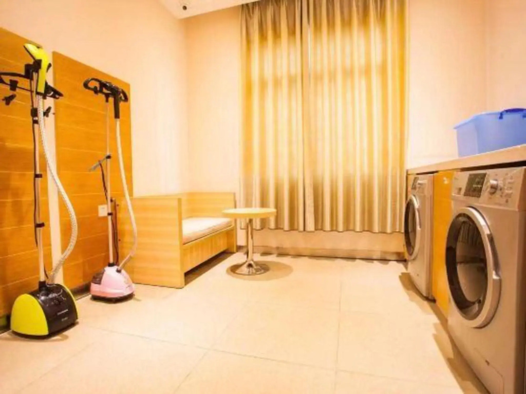 Nanjiang Express Hotel (Sihui Nanjiang Industrial Park)