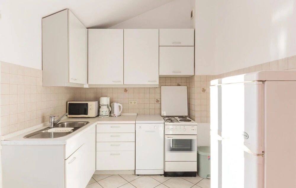Stunning Apartment in Makarska With 3 Bedrooms and Internet