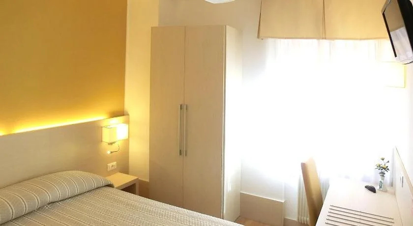 Hotel Carol