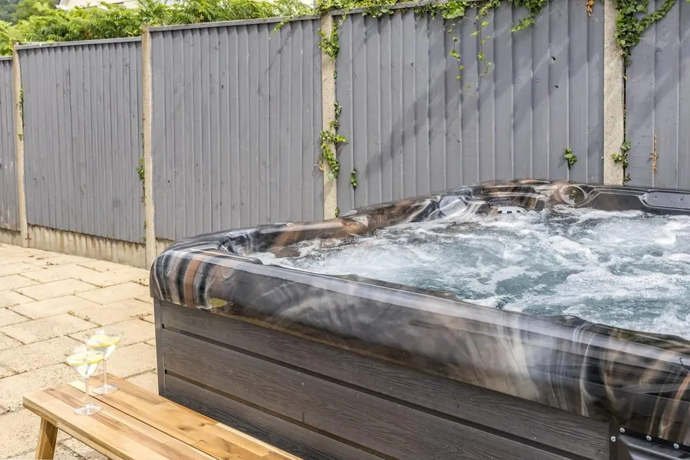 Greenacre - Close to Beaches With Hydropool spa