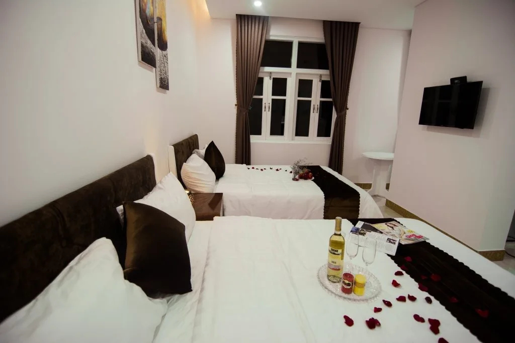 Rose Hotel