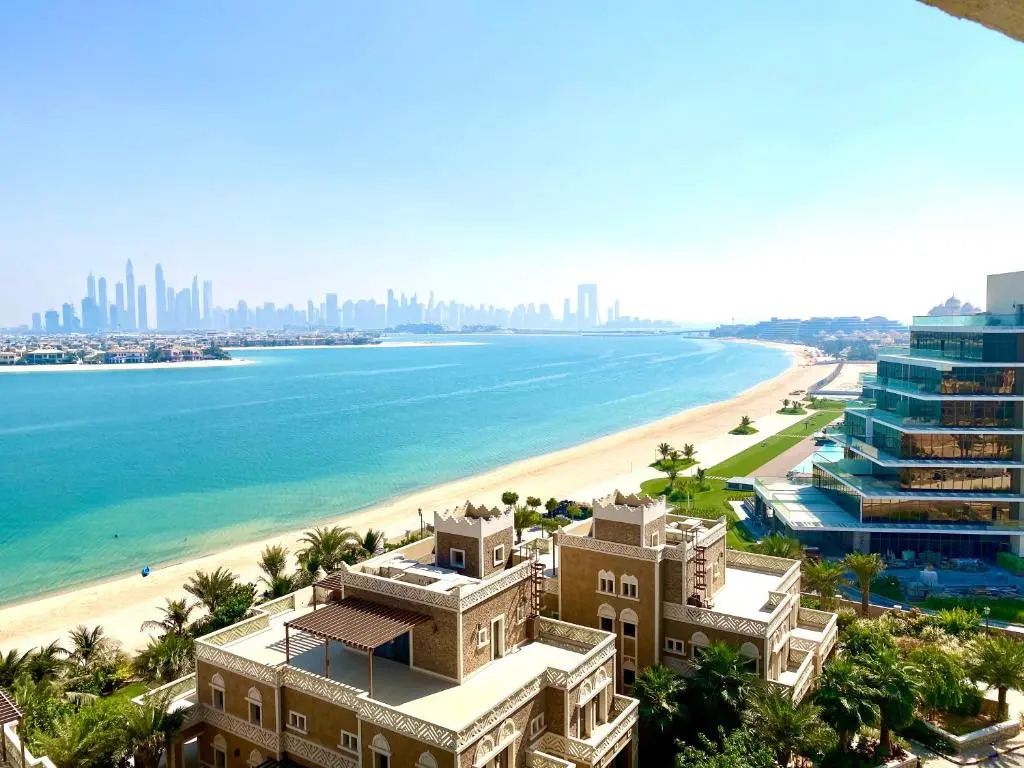 Spacious 4 bd and 2 bd apartments with amazing Sea view