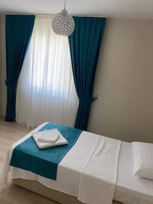 Denize yürüyerek 5 dakika turistik harika bi yer