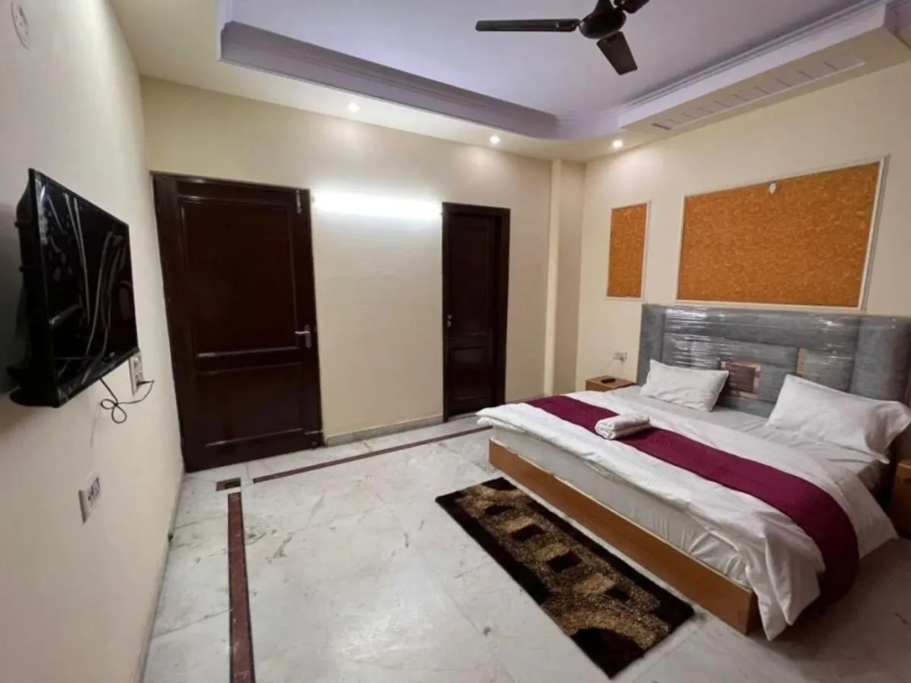 Oyo 703859 Hotel Greeno