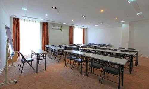 Yijia Business Hotel (Wuhan Optics Valley Plaza Yangjiawan Subway Station Branch)