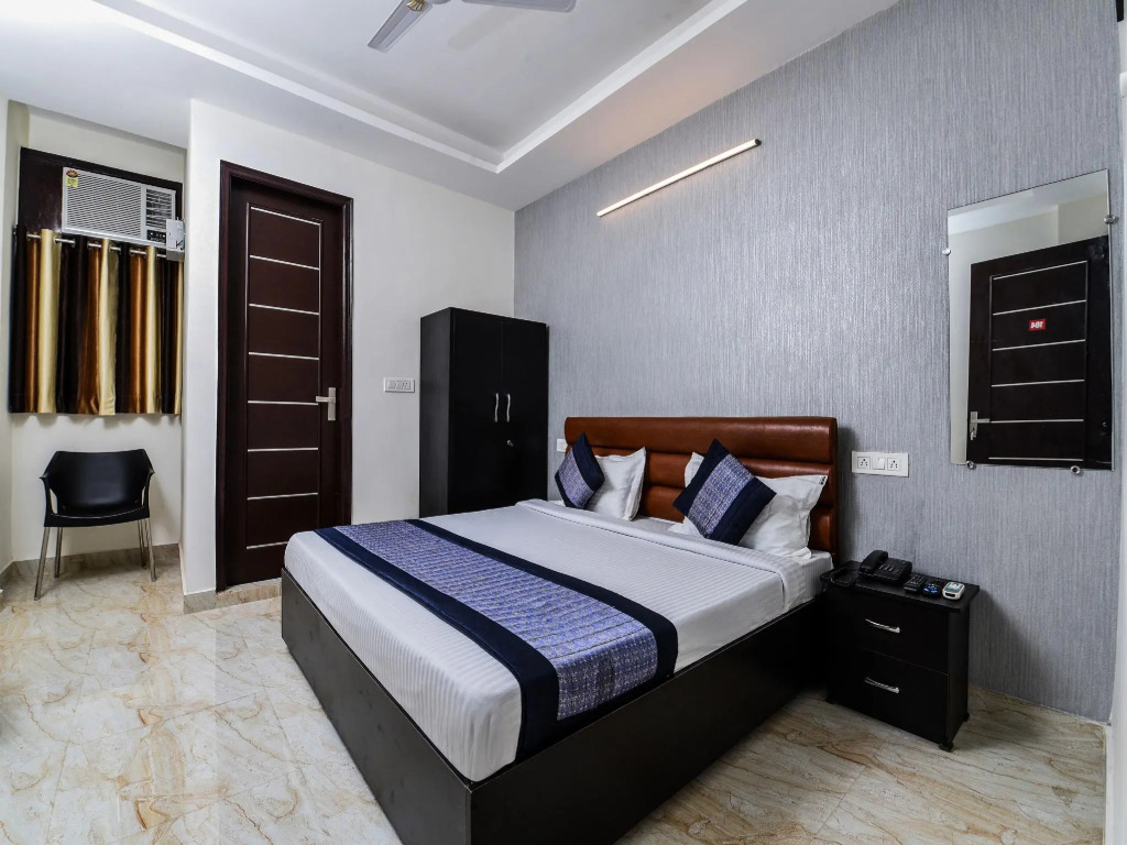 OYO 14722 Diamond Stay