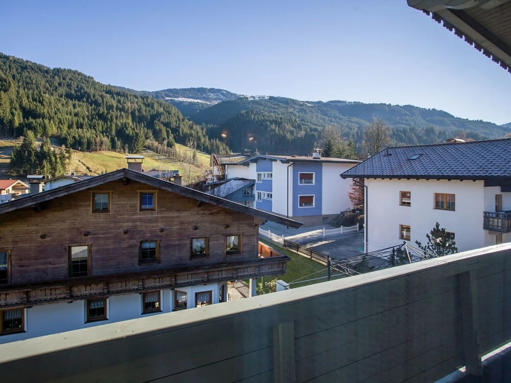 Pleasant Apartment With Ski Storage,balcony, Garden, Parking