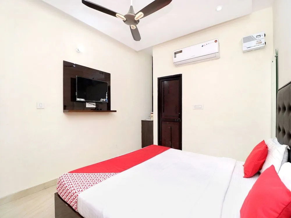 OYO 16975 Hotel Golden View