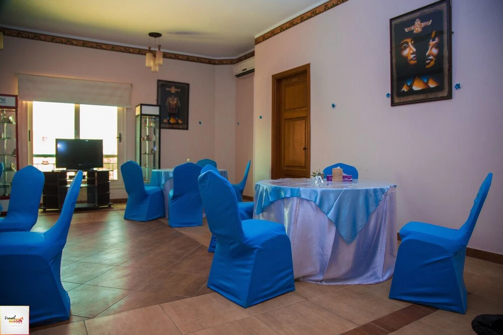 Travelholic Hostel