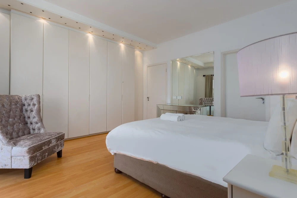 Caprice Court 7