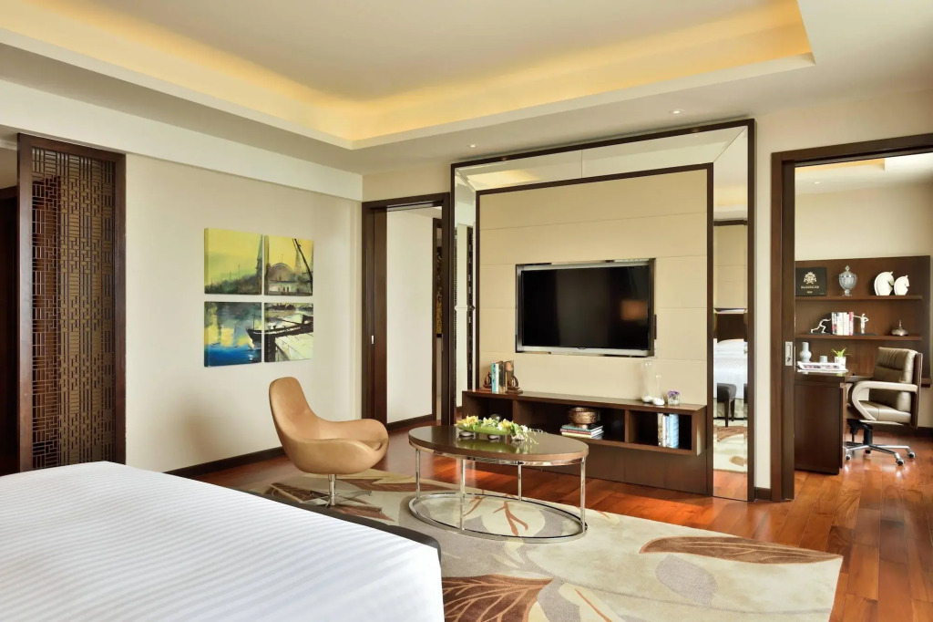 Kochi Marriott Hotel, LuLu International Shopping Mall