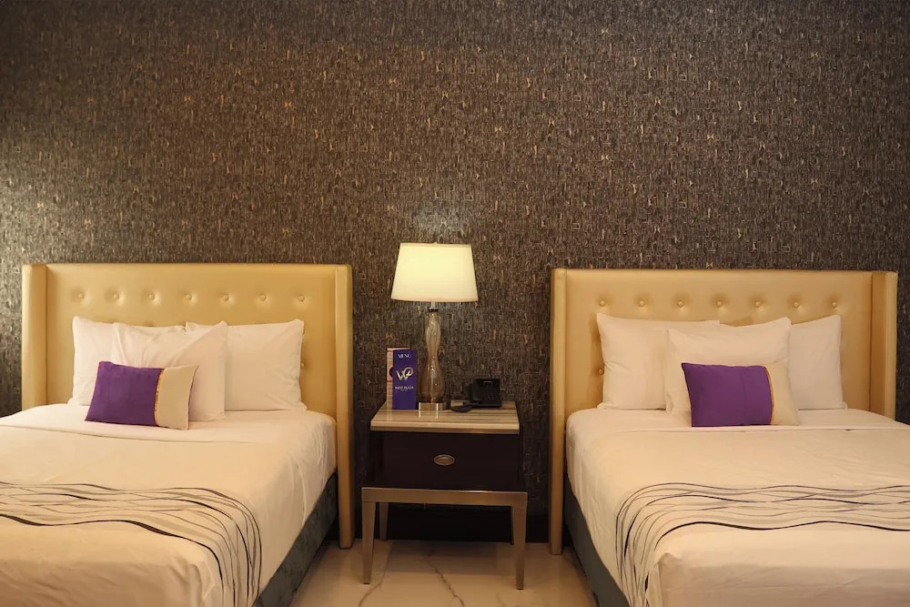 Hotel West Plaza