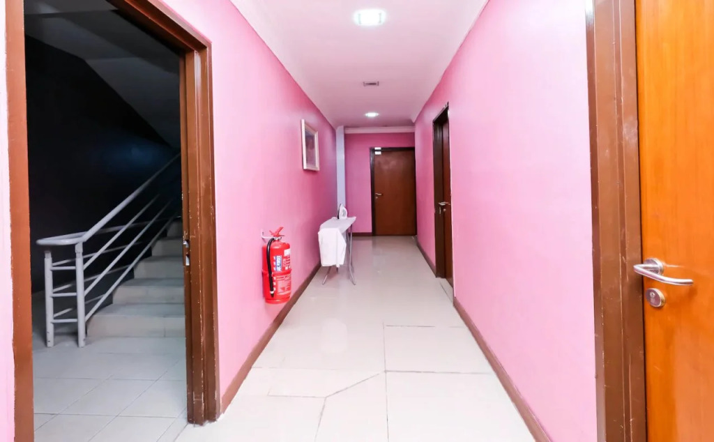 OYO 714 Arina Hotel
