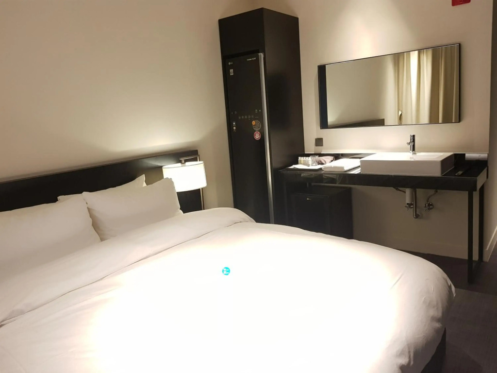 Rivertain Hotel