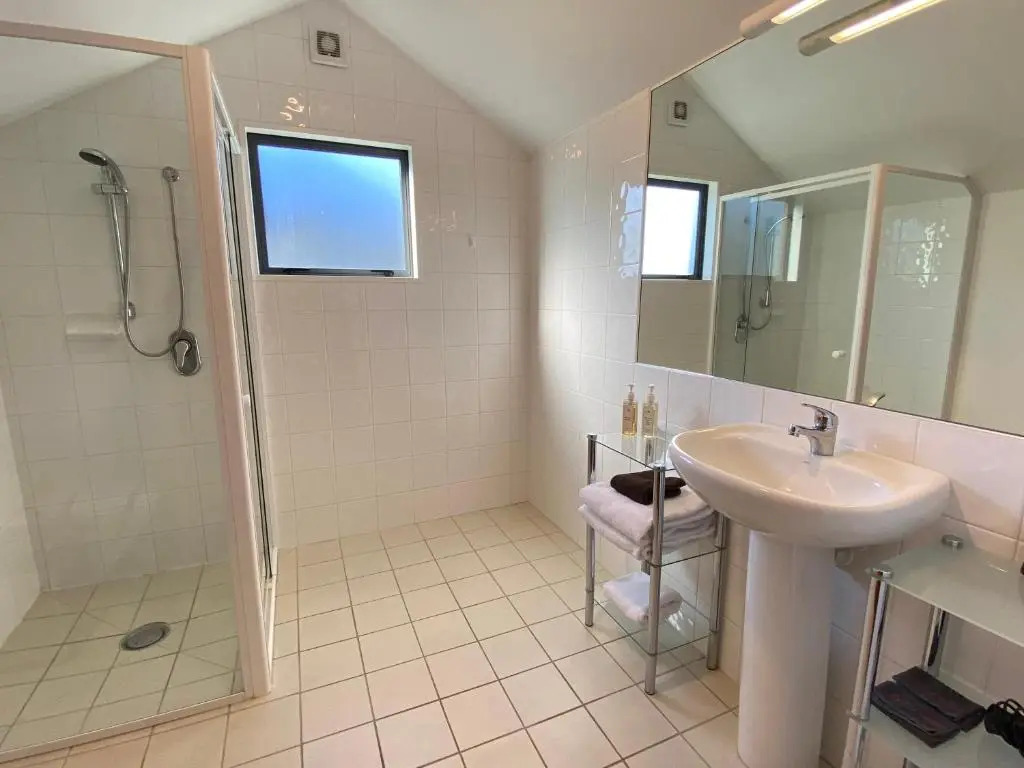 *** LAKE VILLA 458 ***