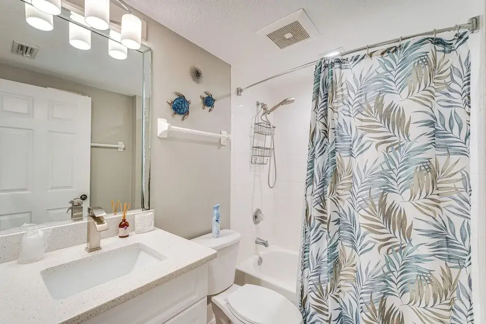 New Smyrna Beach Condo w/ Balcony & Ocean Walk