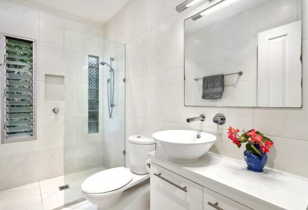 Burleigh Coastal Escape 4BR Home