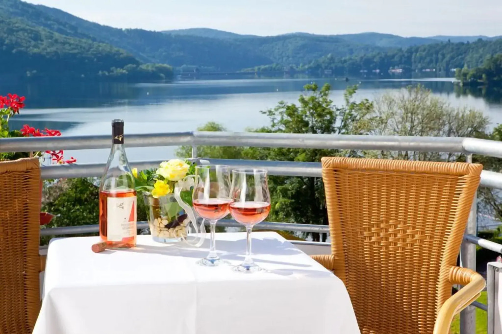 PlusNaturHotel direkt am Ederseeufer Waldhotel Wiesemann und Ferienapartments