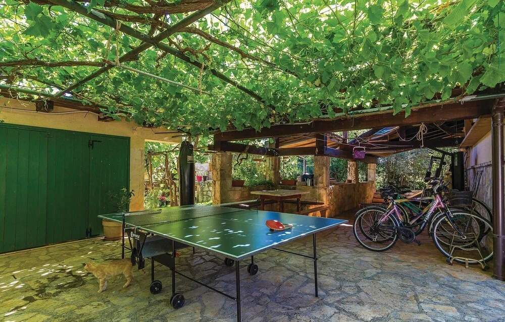 Amazing Home In Liznjan