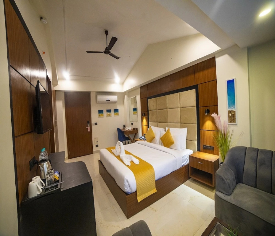 HUE GUH The Porto Candolim