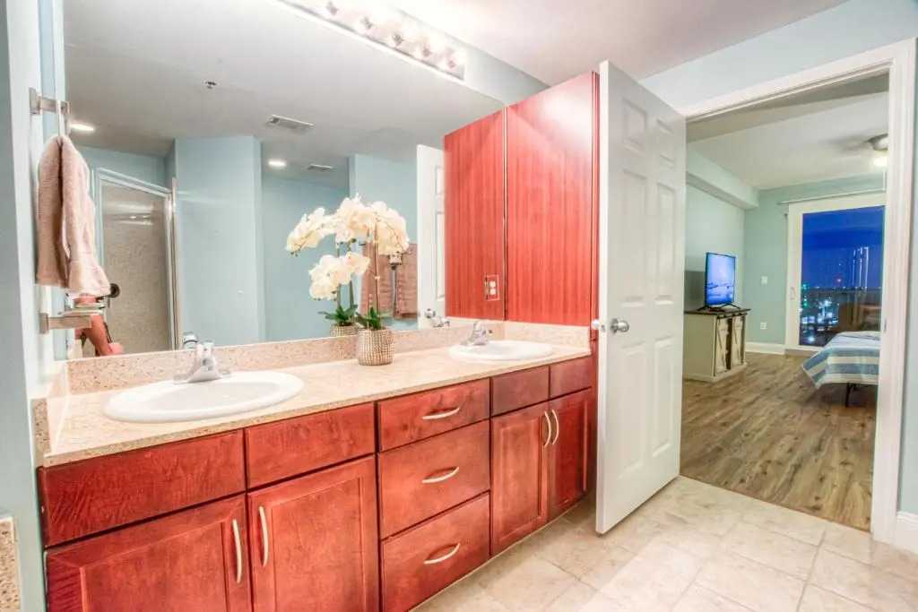 Laketown Wharf 1238 - Brand New End Unit With Wrap Around Balcony