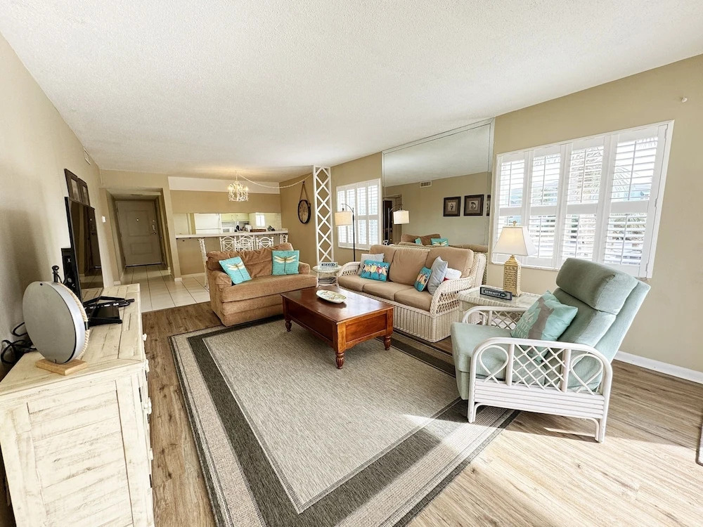 120 El Matador 2 Bedroom Condo by RedAwning