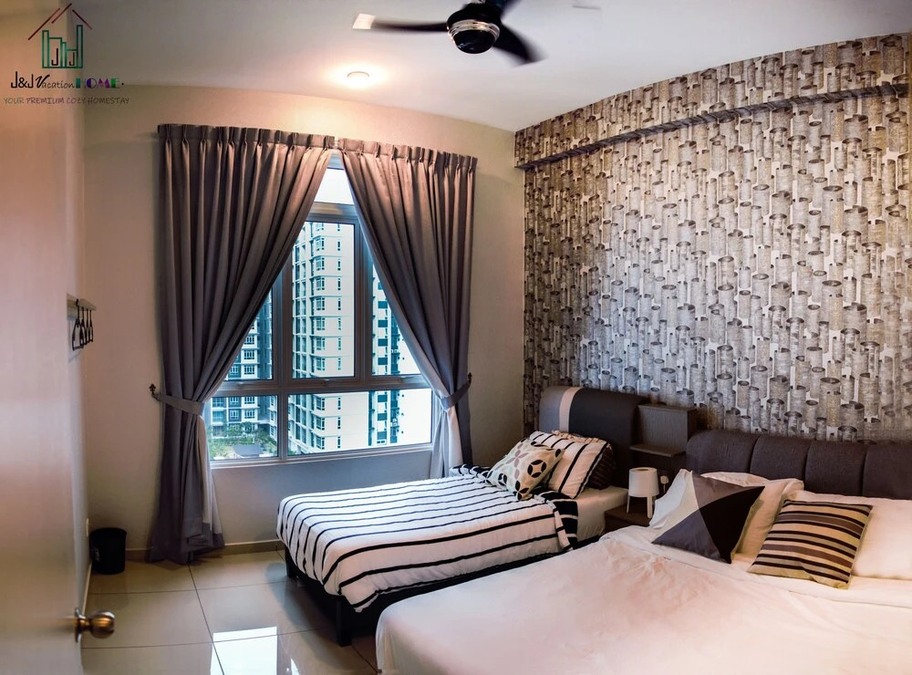 J&J Vacation Home @ Parkland Residences