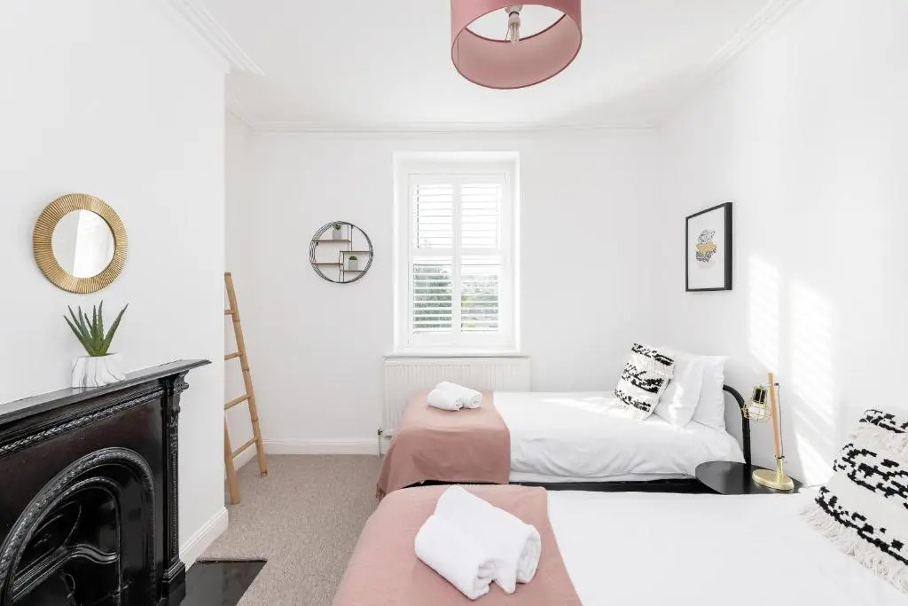 Modern & Spacious 2 Bedroom Maisonette