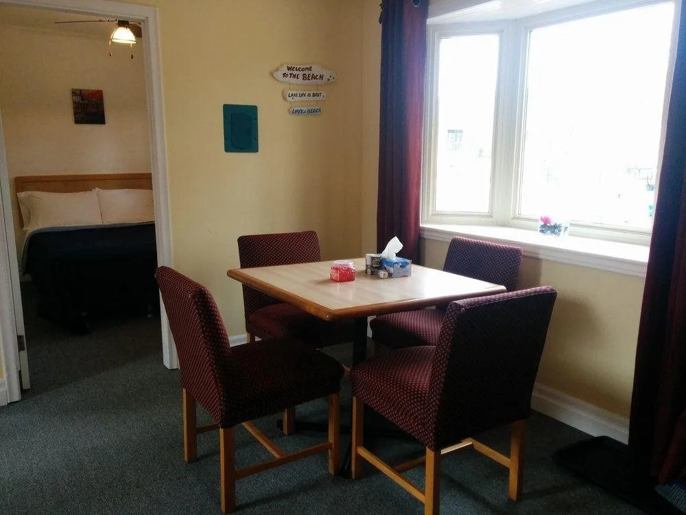 The Pinewood - Adult Getaway by the Lake