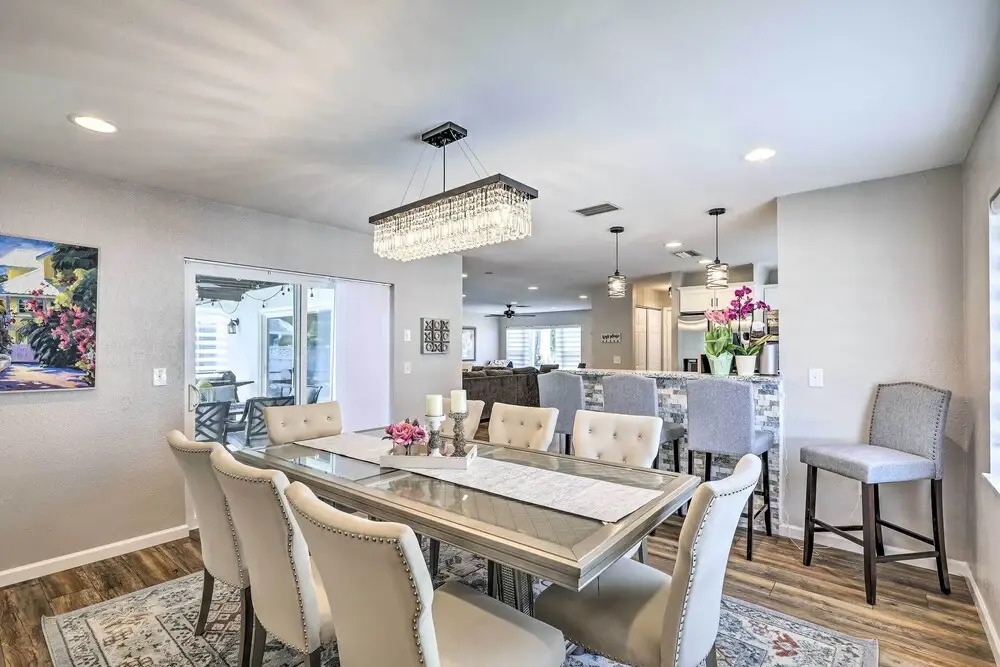 Lavish Holiday Home w/ Lanai & Heated Outdoor Pool