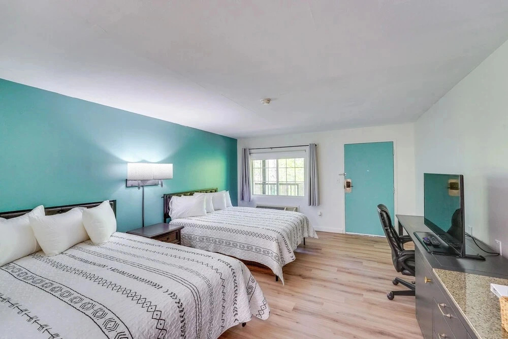 1 Mi to Dtwn! Eureka Springs Studio, Shared Patio