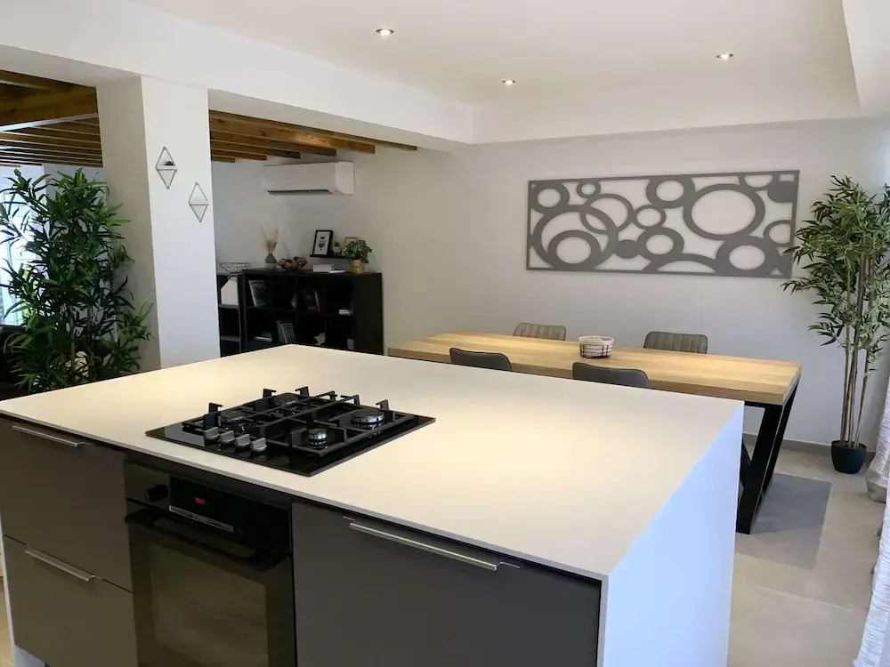 Modern 4 Bedr 2.5 Bathr House With Sea View