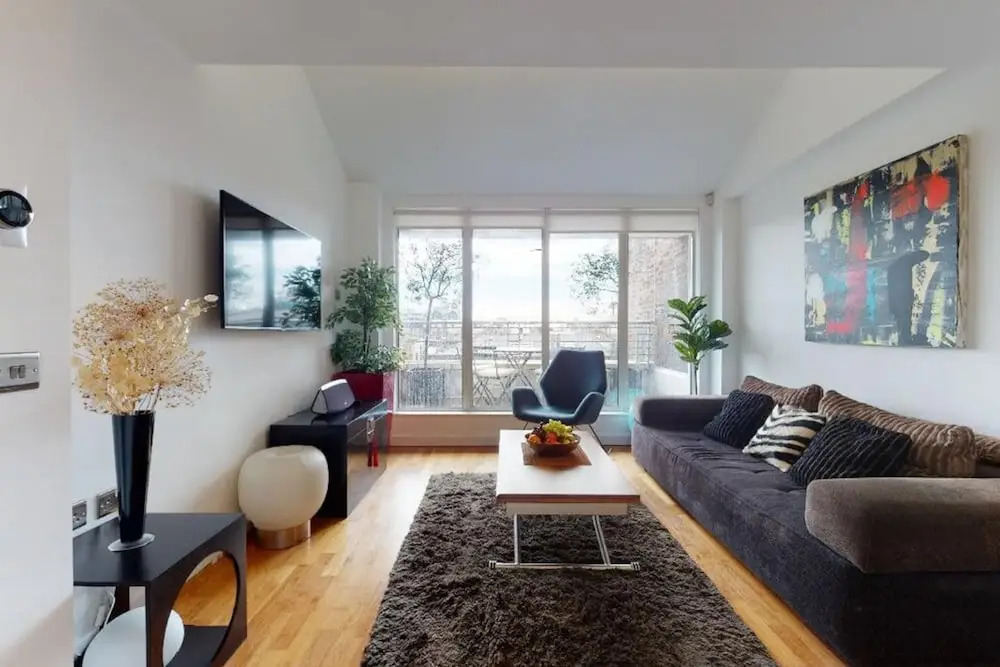 Short let - Penthouse Apartment With West-facing Terrace