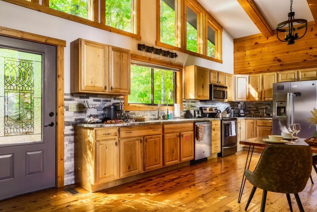 3-MasterSuites-GorgeousViews-GameRm-HotTub-Gburg7min-Ober5min-Bears!