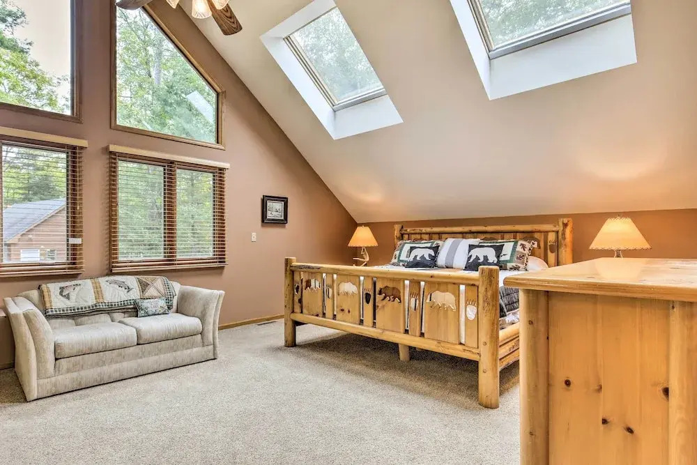 Waterfront Lake Tomahawk Cabin w/ Game Room!