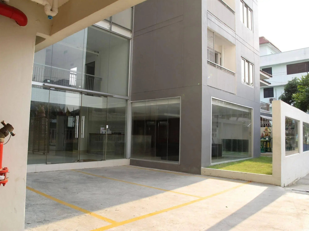 UTD8 Hotel and Residence
