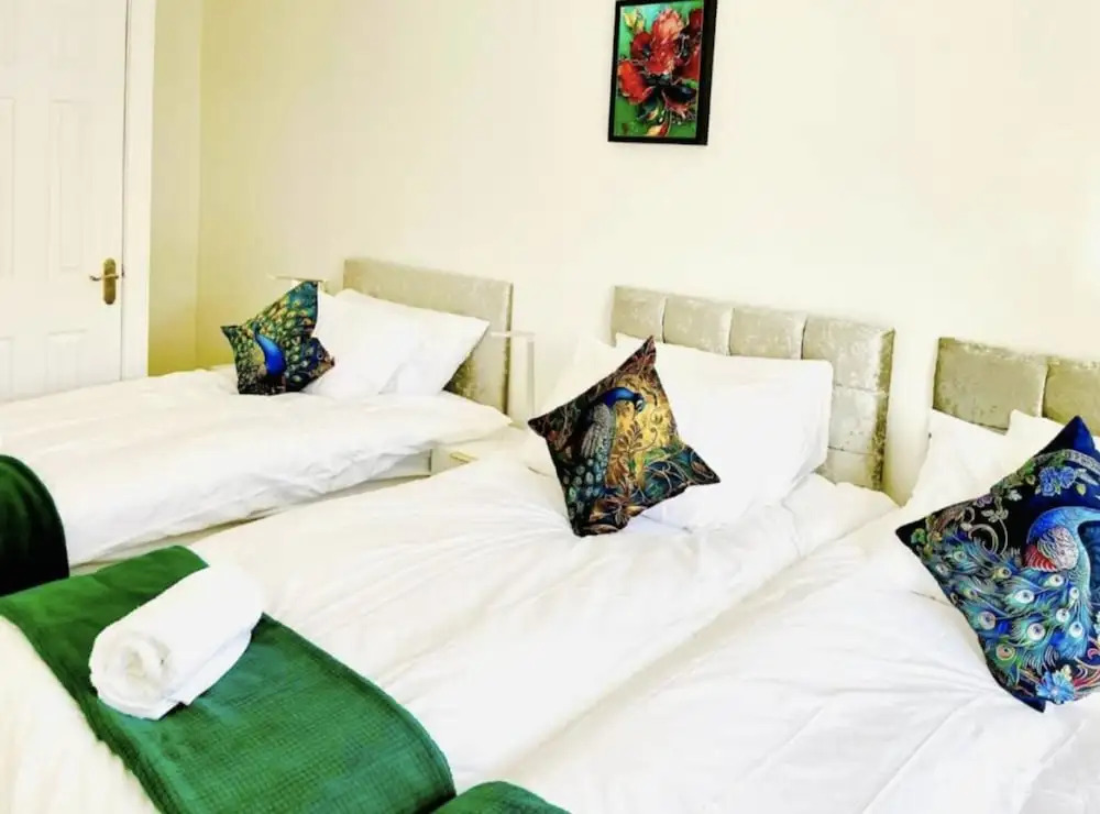 3-bedroom Gem in Manchester With Free Parking