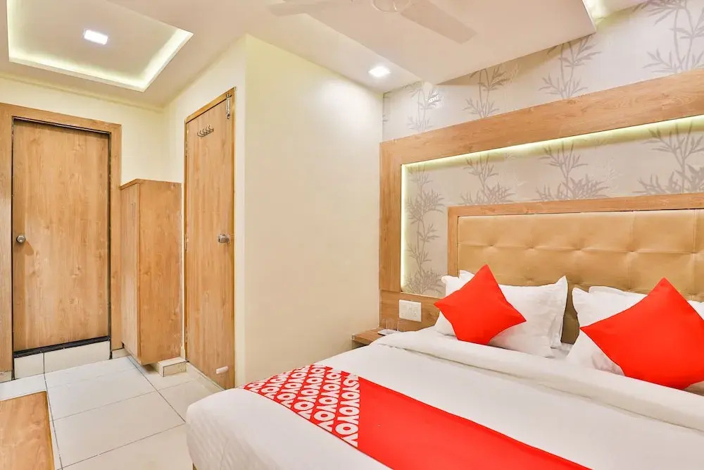 OYO 22673 Hotel Suncity