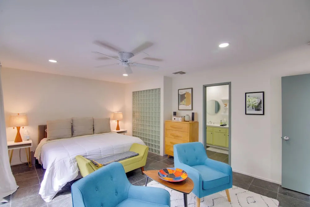 Covered Patio, Pool & Games: Home in Palm Springs