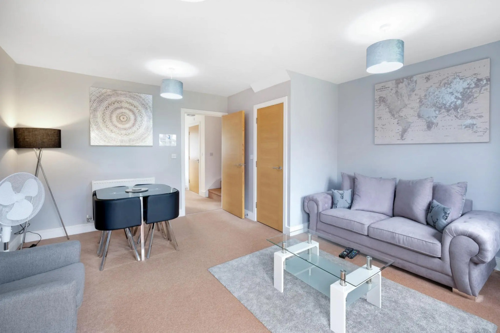 Heathrow Living Holywell Springs Serviced House
