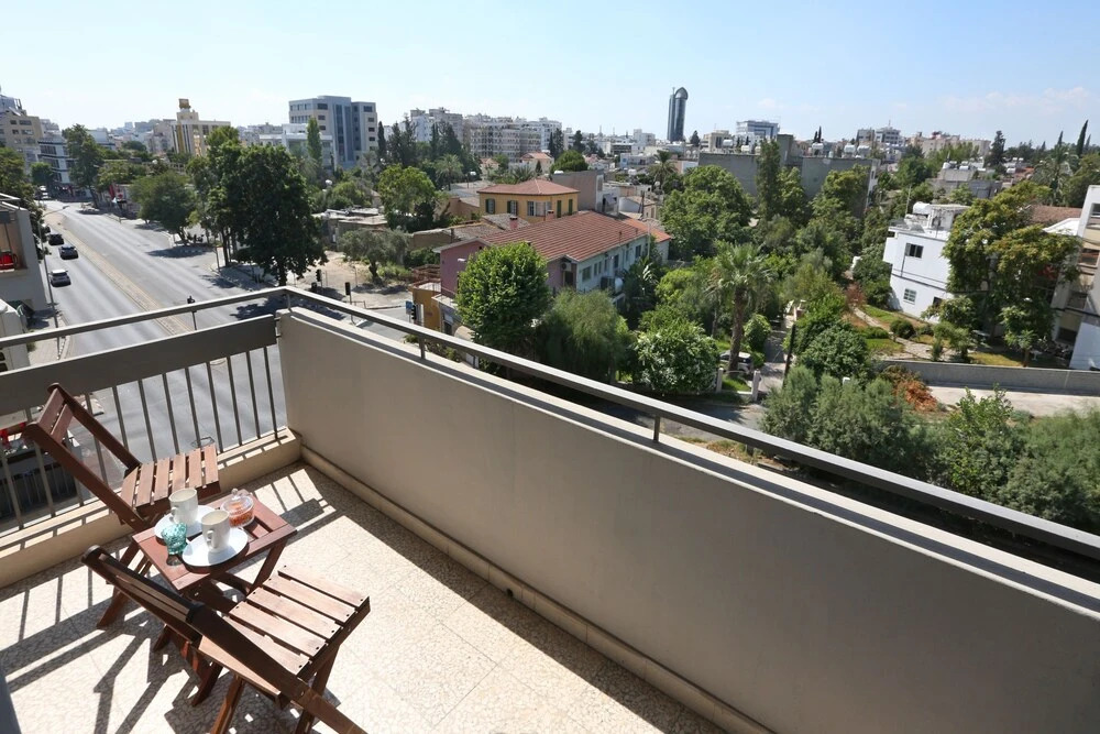 The Bridge-House Apartment