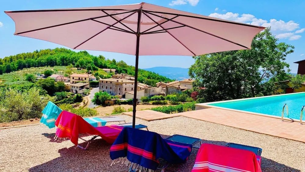 Luxury Silvignano Poolside Villa, Spoleto 8 km, Rome 1 Hr